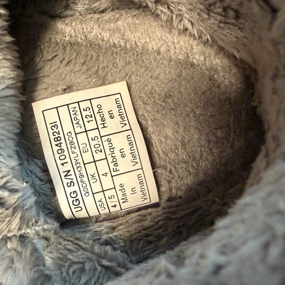 UGG Soft Gray Kids Slippers Bixbee and Lovey size 4/5 - Picture 9 of 12